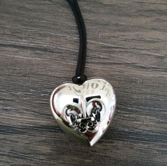 Outspoken by Fergie Pendant - Picture 2 of 6